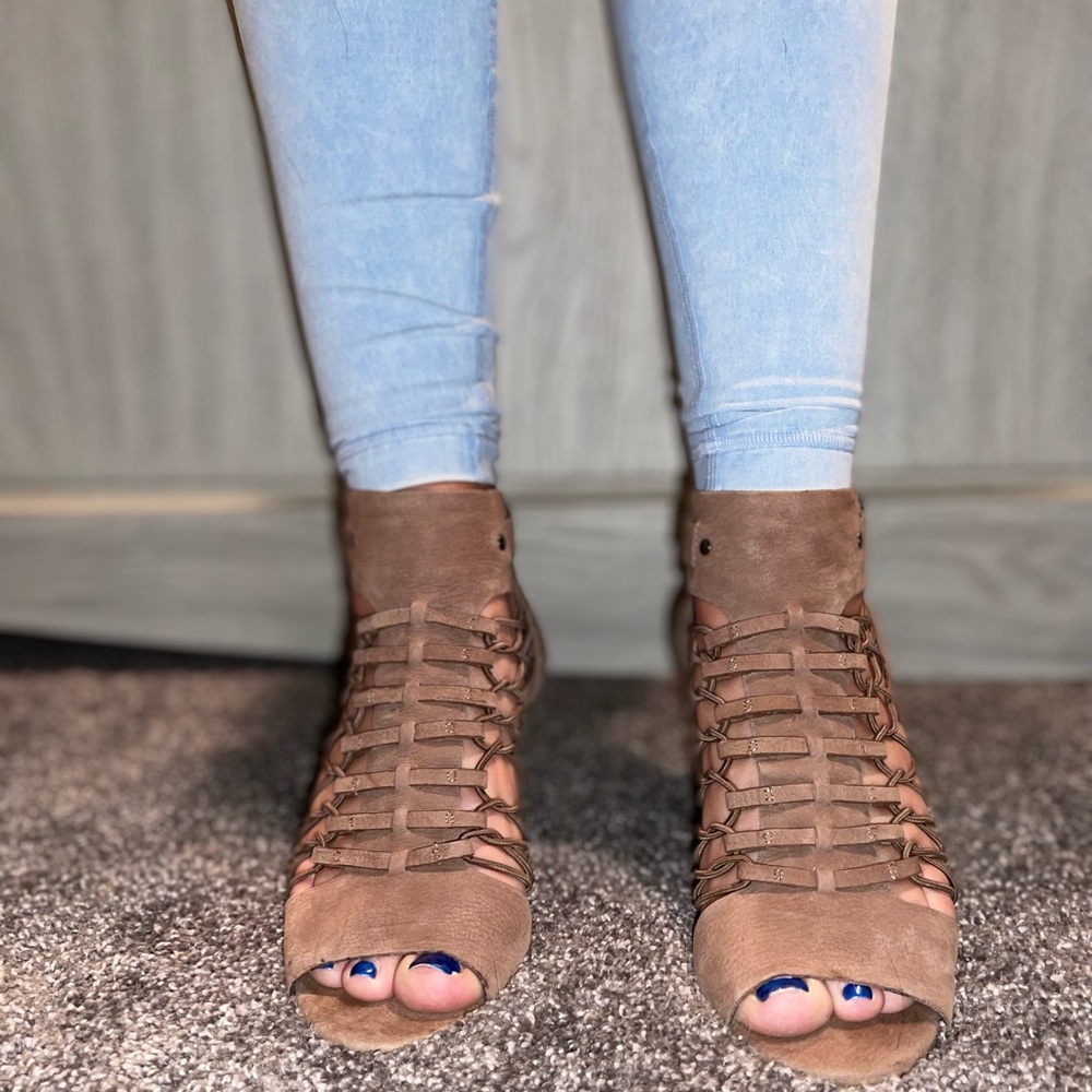 Laced Elastic Leather Open-Toed Heeled Sandals